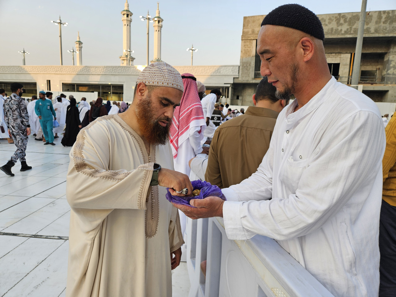 TIPS MELAKSANAKAN IBADAHA HAJI (14):SEDEKAH UANG JANGAN TERBUKA