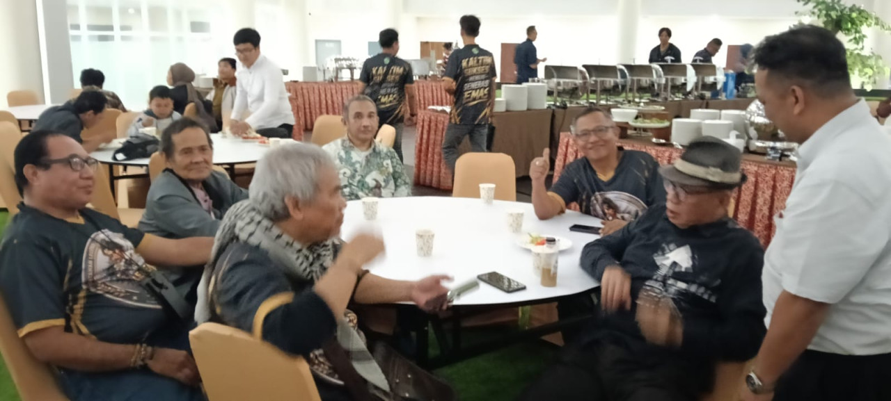 Ketika Wartawan Menemui Waktu, "Pinjam dulu anting-antingmu, nanti ayah ganti." OLEH SYAFRUDDIN PERNYATA