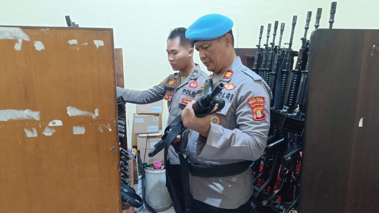 senpi dan HP anggota Polres Kutim diperiksa Propam
