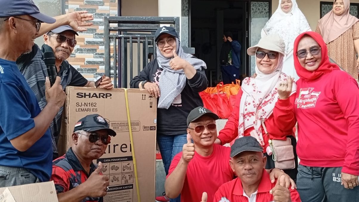 Ratusan warga Perum BTI Ikut Jalan sehat  dengan gembira