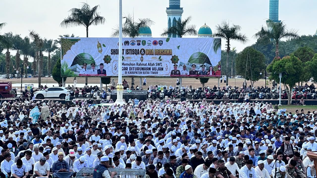 ribuan orang ikuti shalat Istisqa Part2