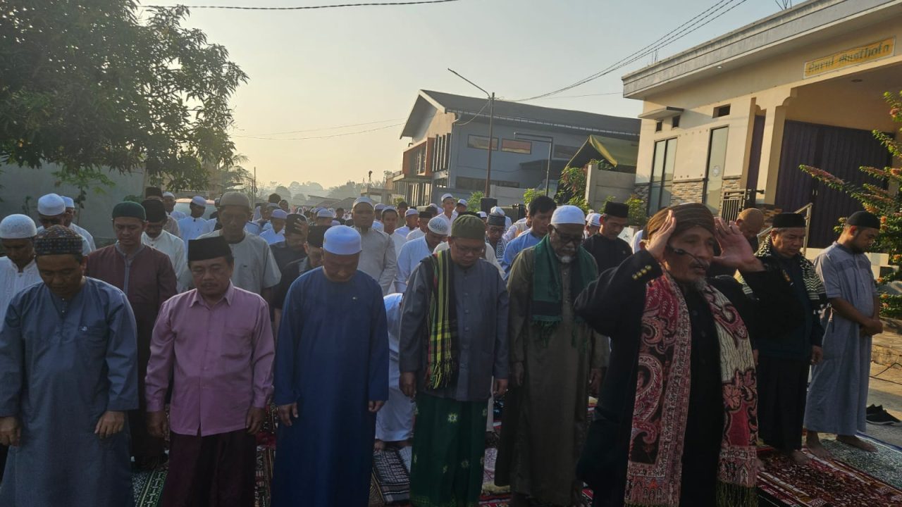 ustads syaifuddin pimpin shalat Istisqa warga Perum BTI