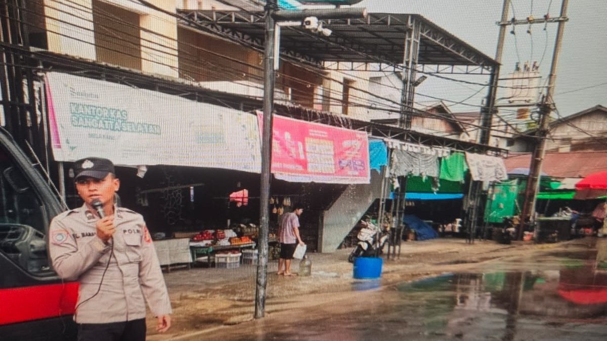 suluh warga masyarakat Satbinmas Polres Kutim buka lapak di keramaian