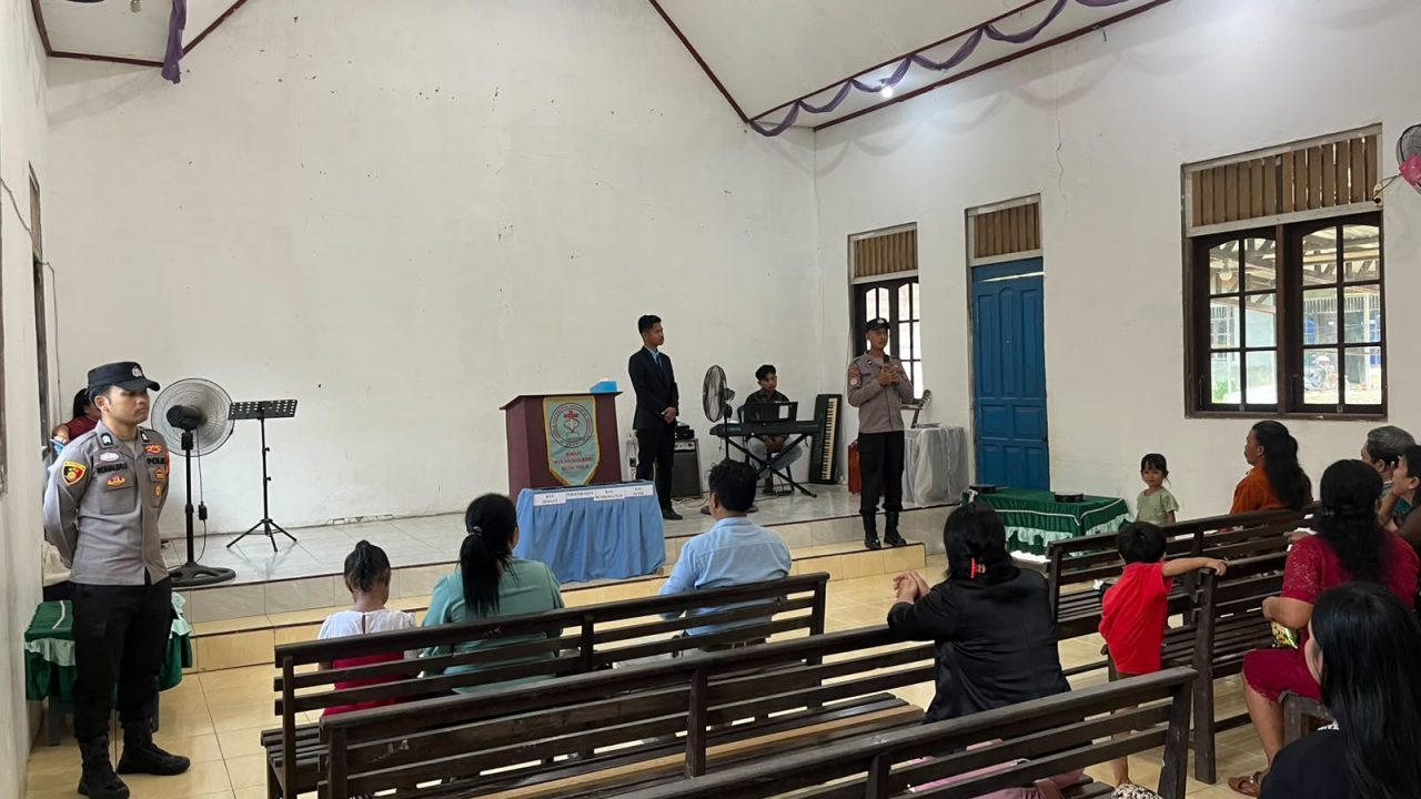 program Minggu kasih cara  Polsek Teluk Pandan jalin komunikasi dengan pengurus  Gereja dan jamaat.