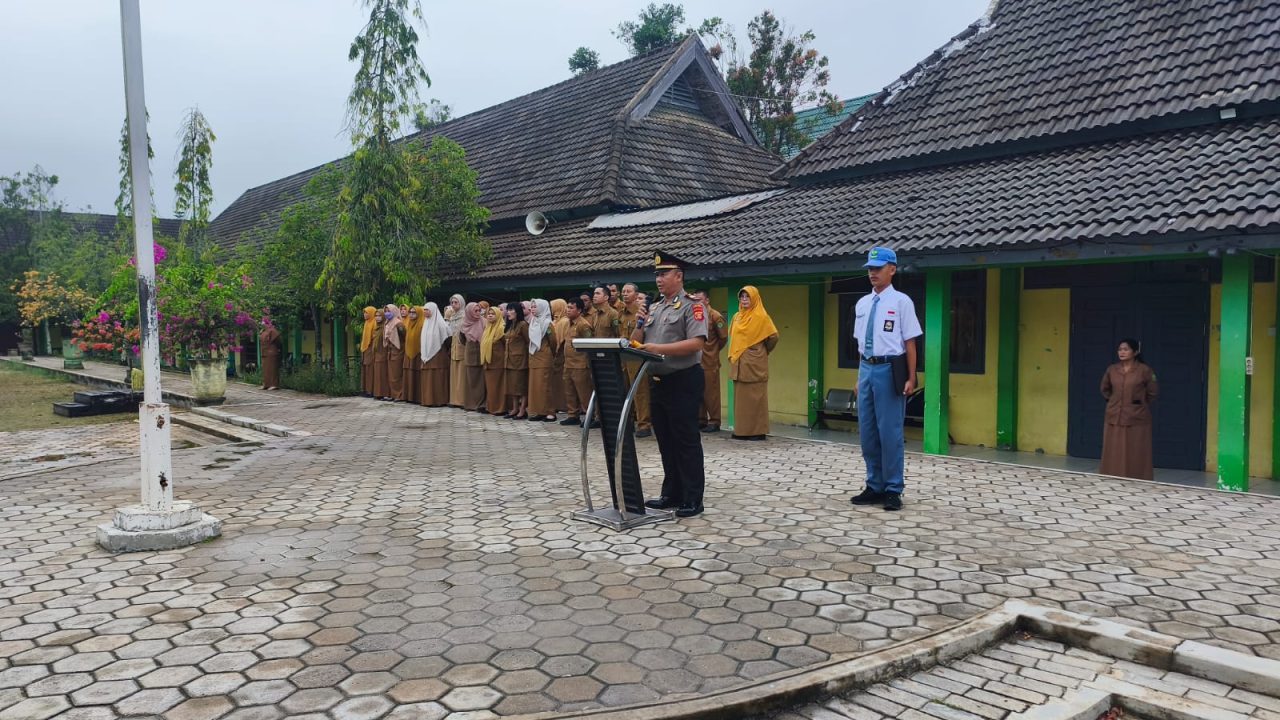 satbinmas Polres Kutim sambangi SMAN 1 sangatta Utara sampaikan berbagau pesan penting