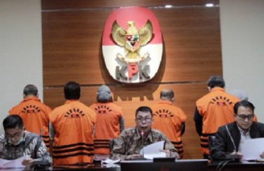 Kasus OTT kutim : Mus dan Sur Dituntut 5 Tahun, AET selama 4 Tahun 