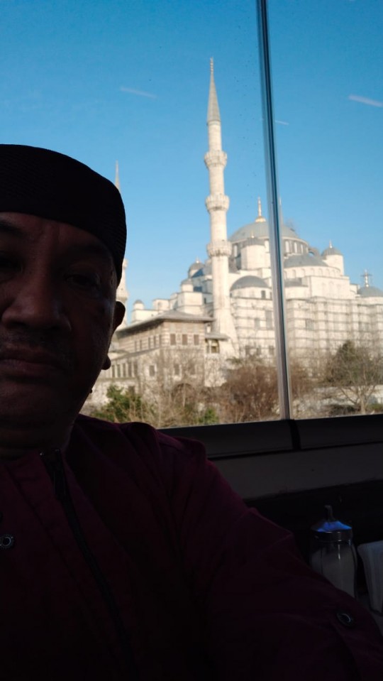 Catatan ke Turki (2) : Masjid Sultan Ahmed Terlihat Dari Kamar