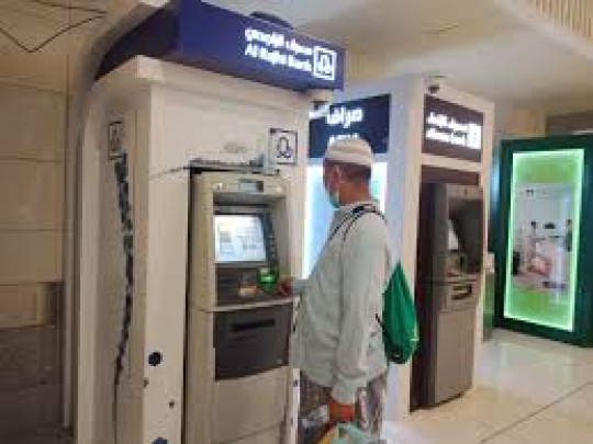 tips berhaji (7)Ngak perlu bawa uang banyak cukup bawa kartu   atm berlogokan  visa dan  master card.