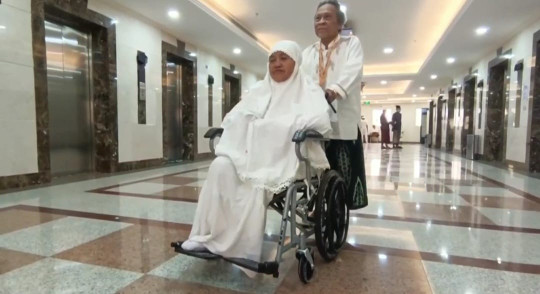 Tetap semangat di Tanah Suci.  Cerita Guru Paud di Jawa  Barat  :12 tahun Kaki  hancur akibat kecelakaan.