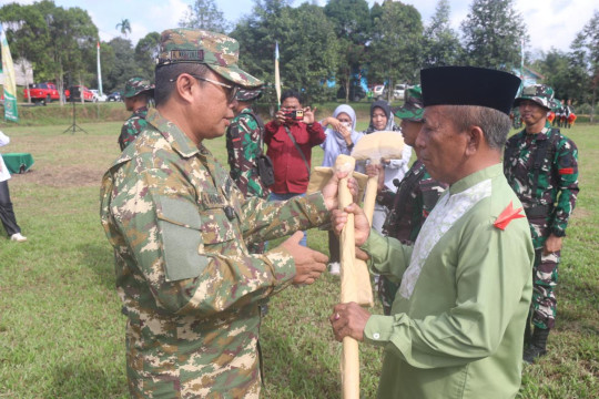 WABUP KUTIM MAHYUNADI:  TMMD TIDAK SAJA BANGUN INFRASTRUKTUR  TETAPI KARAKTER BANGSA.