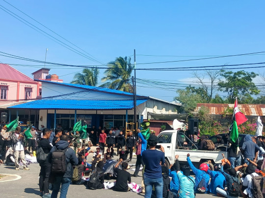 massa gelar shalat goib sebelum orasi