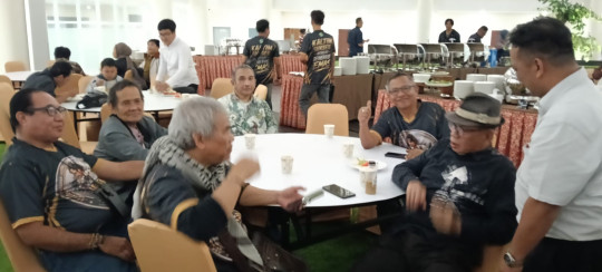 Ketika Wartawan Menemui Waktu, "Pinjam dulu anting-antingmu, nanti ayah ganti." OLEH SYAFRUDDIN PERNYATA