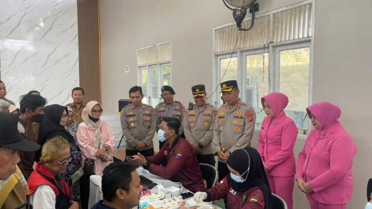 Warga SANGSEL semangat ikuti baksos Polres Kutim 