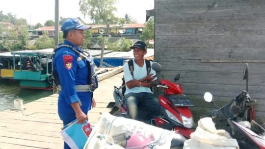 setiap waktu dan kesempatan,  anggota Polairud Kutim penyuluhan keselamatan belayar kepada masyarkat