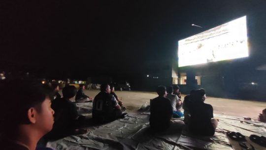 Nobar Piala dunia bersama buaya.