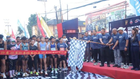 Bhayangkara Samarinda Run diluar perkiraan , diikuti ribuan orang.