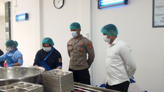 SPPG POLRES KUTIM RUTIN DIPERIKSA TIM SIDOKKES.