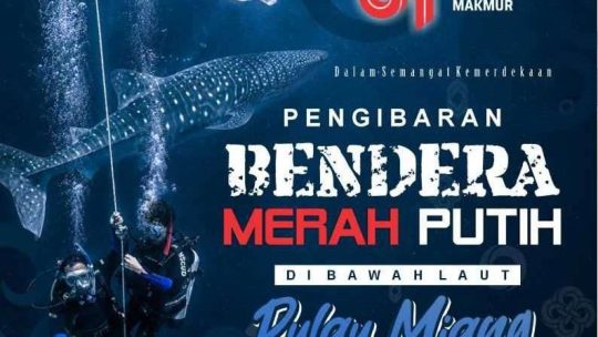kibarkan merah Putih di bawah  laut Pulau Miang.