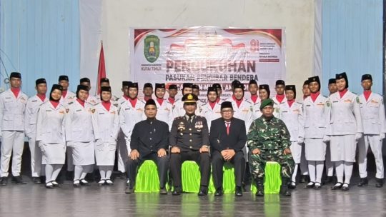 Sabran Kukuhkan Paskibra Muara Ancalong 
