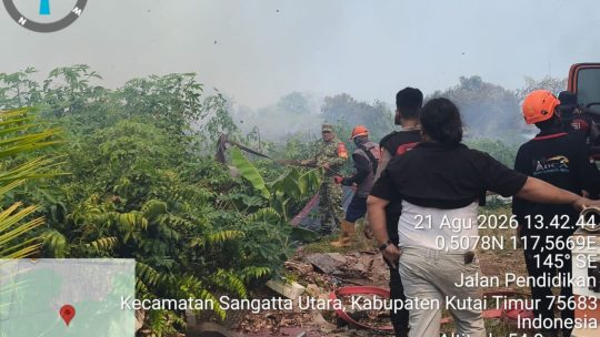 semak belukar di sangatta terus terbakar