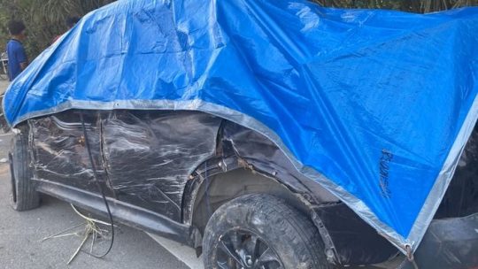 TERJADI DI BENGALON, MOBIL MASUK JURANG SEDALAM 20 METER SOPIR CEPAT DITOLONG BERKAT TELP  CALL CENTER 110.