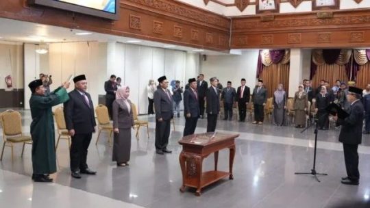 5 pejabat Pemkab Kutim jalani tour of area