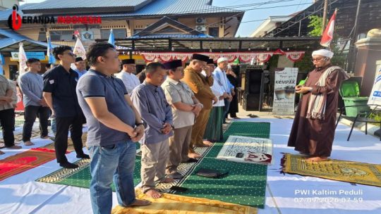Puluhan anggota PWI  gelar Istisqa depan Kantor PWIKaltim