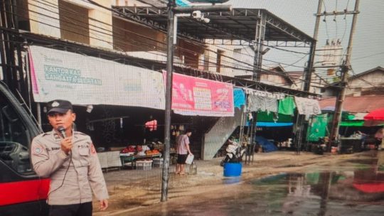 suluh warga masyarakat Satbinmas Polres Kutim buka lapak di keramaian