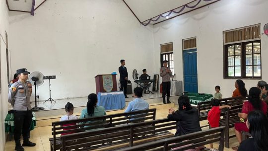 program Minggu kasih cara  Polsek Teluk Pandan jalin komunikasi dengan pengurus  Gereja dan jamaat.