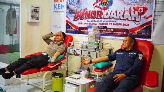bersama pers, polres Kutim domor darah ke PMI.